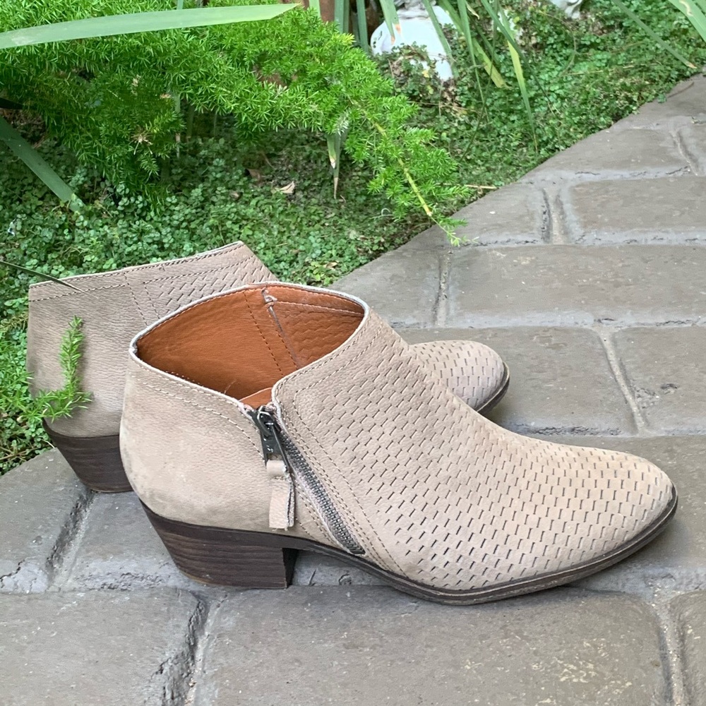 🌺Lucky Brand Beige Perforated Ankle Boots - Picture 6 of 6